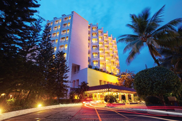 The-Gateway-Hotel-Marine-Drive-Ernakulam-Exterior-Facade-01-3X2