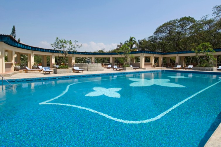 Luxury Swimming Pool at Taj Samudra, Colombo